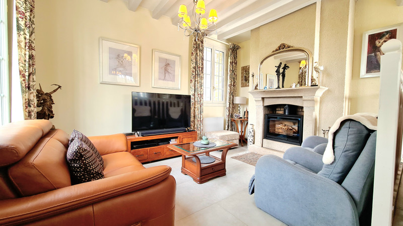 French property for sale in Gorron, Mayenne - €525,000 - photo 2