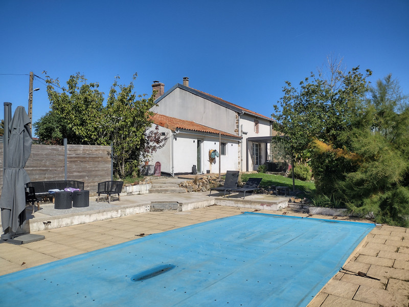 French property for sale in Lathus-Saint-Rémy, Vienne - €172,800 - photo 0