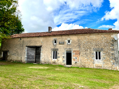 Grange à vendre à Nonac, Charente, Poitou-Charentes, avec Leggett Immobilier