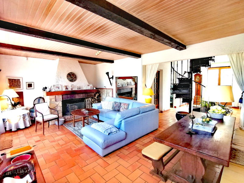 French property for sale in Belcodène, Bouches-du-Rhône - €825,000 - photo 6