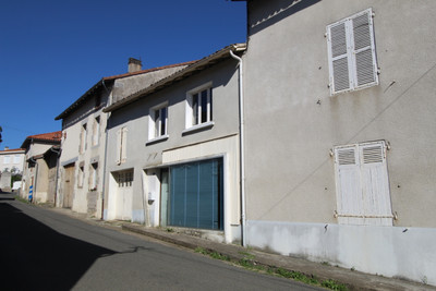  à vendre à Brillac, Charente, Poitou-Charentes, avec Leggett Immobilier