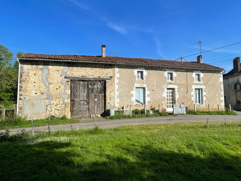 Maison à vendre à Saint-Bonnet-de-Bellac, Haute-Vienne - 46.600 € - photo 1