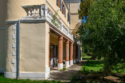 FOR SALE SOUTH OF TOULOUSE Chateau 436 m2 on 3 levels, 3.5 hectares of grounds, swimming pool, outbuildings wi