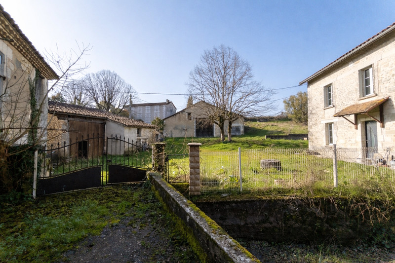 French property for sale in Montmoreau, Charente - €214,000 - photo 2