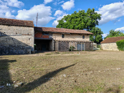 French property for sale in Salles-de-Villefagnan, Charente - €424,000 - photo 9