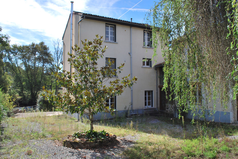 Vente Maison 265m² 15 Pièces à La Croix-sur-Gartempe (87210) - Leggett Immobilier