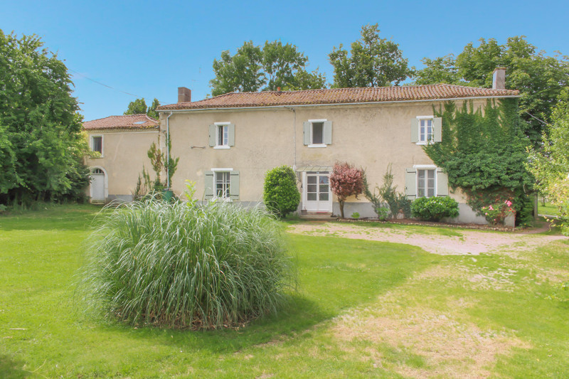 Maison à vendre à Louin, Deux-Sèvres - 235.000 € - photo 1