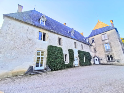 Chateau à vendre à Saint-Yrieix-la-Perche, Haute-Vienne, Limousin, avec Leggett Immobilier