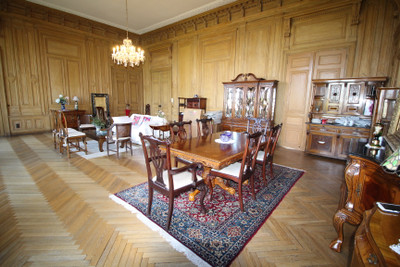 Stunning 2-3 bedroom apartment in historic chateau 20km from Nantes.