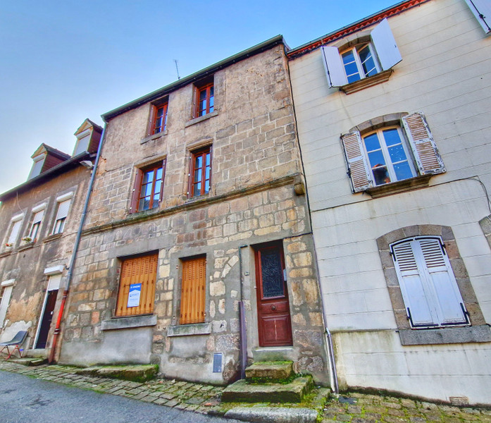 Maison à vendre à Aubusson, Creuse - 54 600 € - photo 1
