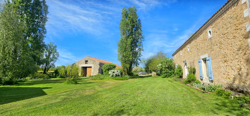 French property for sale in La Ferrière-en-Parthenay, Deux-Sèvres - €350,000 - photo 2