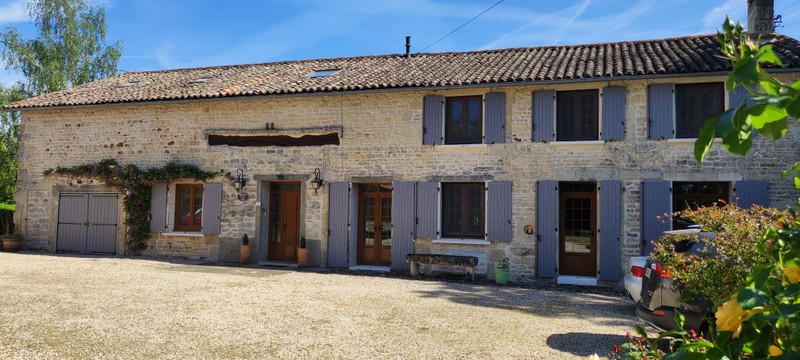 French property for sale in Lorigné, Deux-Sèvres - €445,000 - photo 0