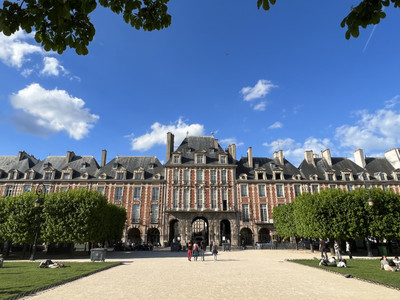  Exceptional: Place des Vosges, Pavillon de la Reine, Duplex, 6 rooms, 237m2, terrace, panoramic views.