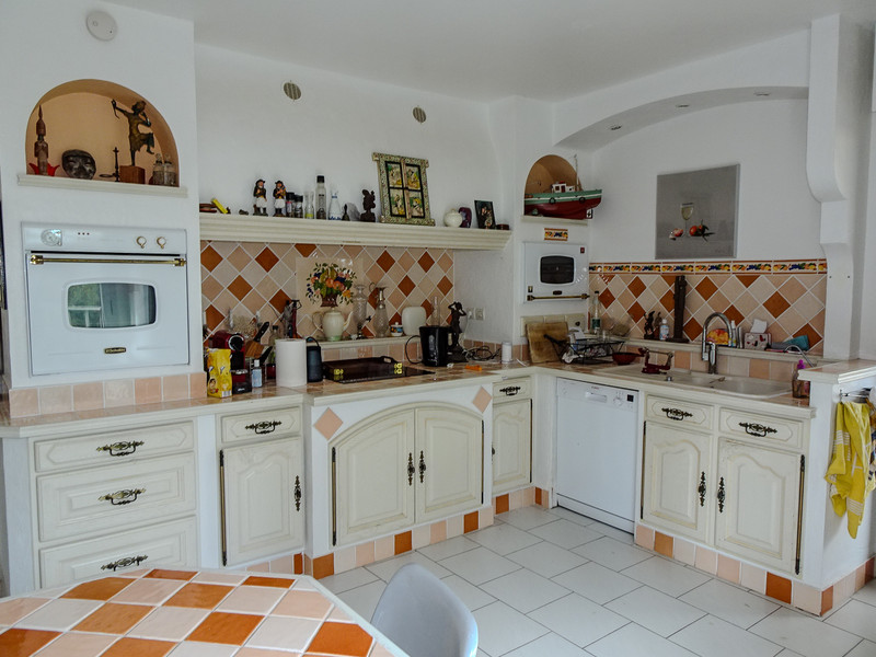 French property for sale in Hyères, Var - €630,000 - photo 6