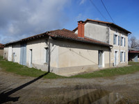 Maison à vendre à Massignac, Charente - 214.000 € - photo 1