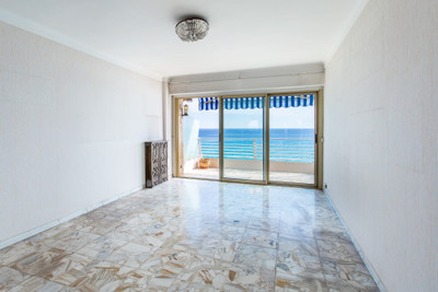 French property for sale in Menton, Alpes-Maritimes - €555,000 - photo 2