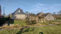 Maison à vendre à Carelles, Mayenne - 333.900 € - photo 1