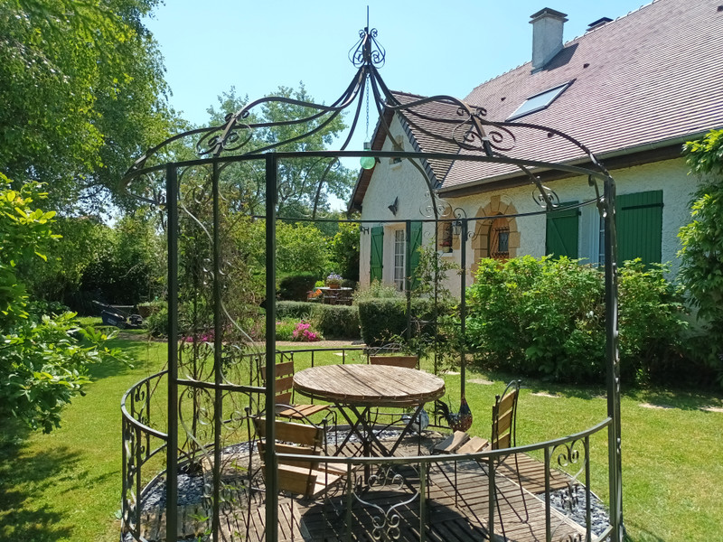 French property for sale in Neuville-sur-Sarthe, Sarthe - €381,900 - photo 1