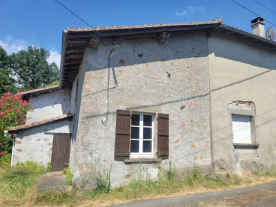 French property for sale in Chabrac, Charente - €21,600 - photo 2