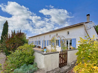 Maison à vendre à Saint-Romain, Charente - 336.000 € - photo 1