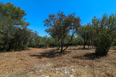 Terrain à vendre à Sanilhac-Sagriès, Gard, Languedoc-Roussillon, avec Leggett Immobilier