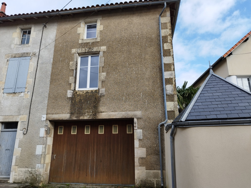 French property for sale in Chaunay, Vienne - €235,400 - photo 2