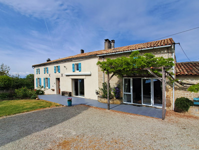 house for sale in Deux-Sèvres