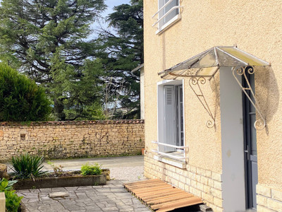Maison à vendre à Saint-Angeau, Charente, Poitou-Charentes, avec Leggett Immobilier