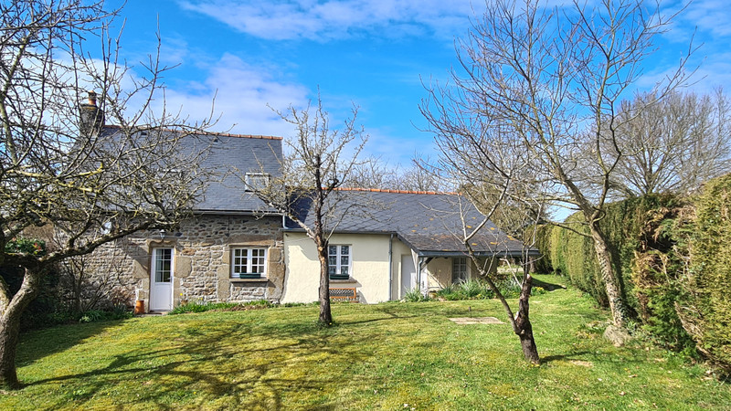 French property for sale in Chantrigné, Mayenne - €129,000 - photo 0