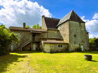 Chateau à vendre à Oroux, Deux-Sèvres - 371.000 € - photo 1