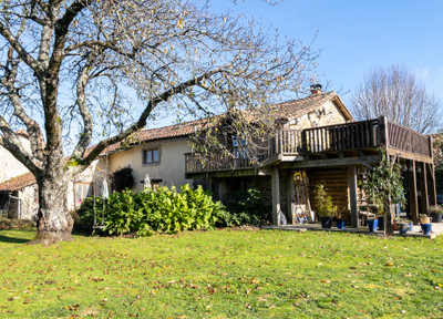 Maison à vendre à Massignac, Charente, Poitou-Charentes, avec Leggett Immobilier