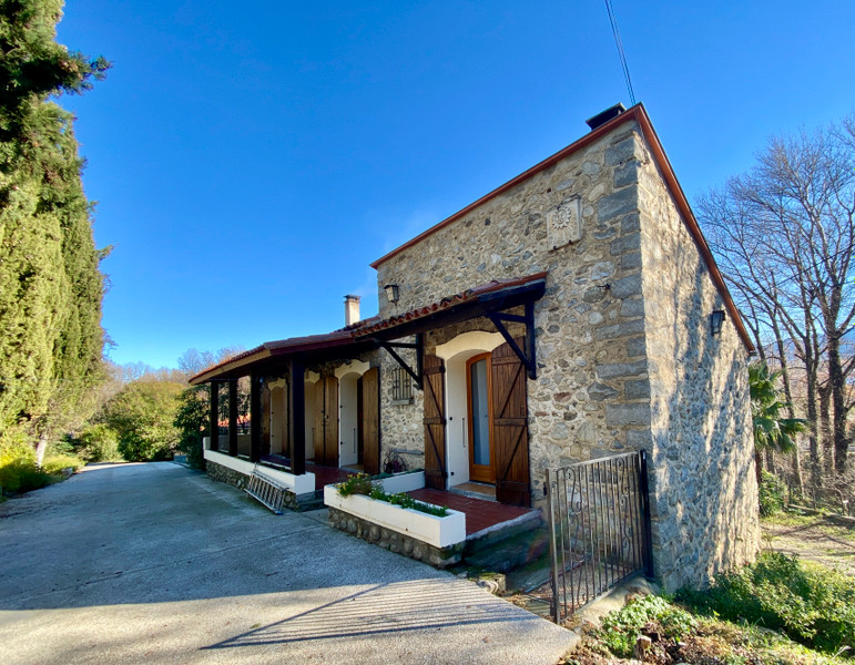 House in Prades PyrénéesOrientales Beautiful riverside Catalan
