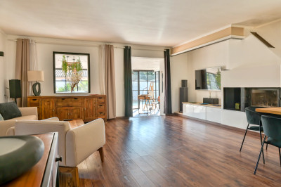 French property for sale in Apt, Vaucluse - €465,000 - photo 2