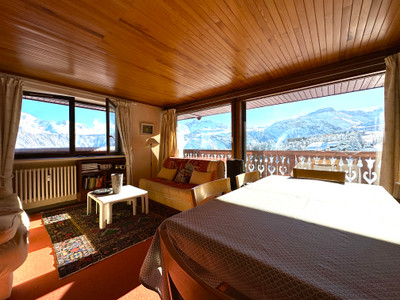 2 bedroom apartment by the piste in Courchevel 1850, 3 valleys with breath taking views and prime location