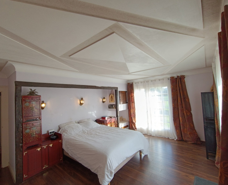 French property for sale in Chassenon, Charente - €288,000 - photo 4