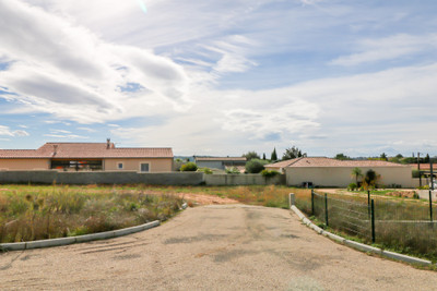 Terrain à vendre à Saint-Quentin-la-Poterie, Gard, Languedoc-Roussillon, avec Leggett Immobilier