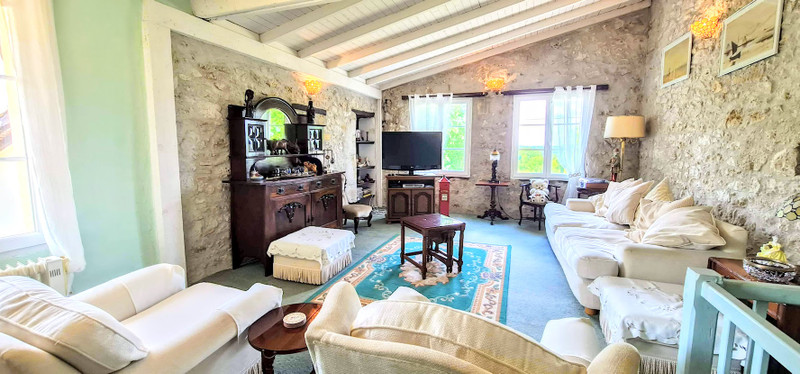 French property for sale in Loubès-Bernac, Lot-et-Garonne - €185,000 - photo 4