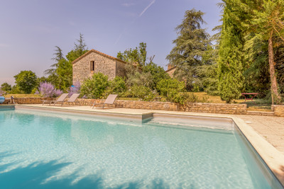 *UNDER OFFER *Country home, plenty of character, 4 bedrooms, guest cottage, barn, swimming pool, 1 ha park