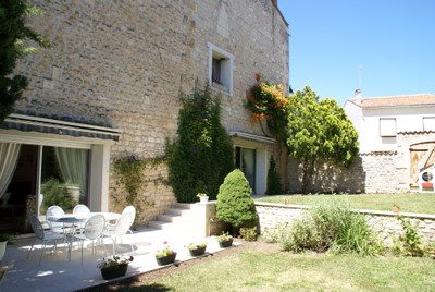 Maison à vendre à Pons, Charente-Maritime, Poitou-Charentes, avec Leggett Immobilier
