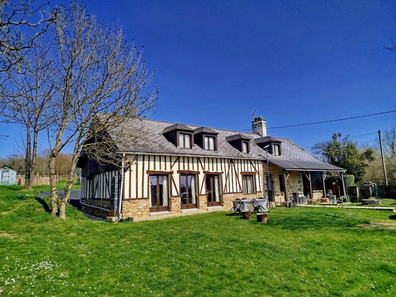 Maison à vendre à Mortain-Bocage, Manche - 220.000 € - photo 1