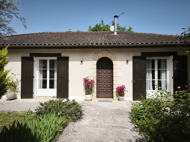 French property for sale in Boulazac Isle Manoire, Dordogne - €250,000 - photo 2