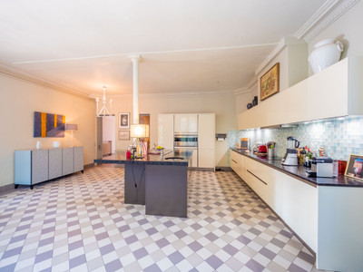 Propriété historique rénovée sur île privée, 500m² / 6 chambres. Terrain 2600m². Accès La Défense et St Lazare