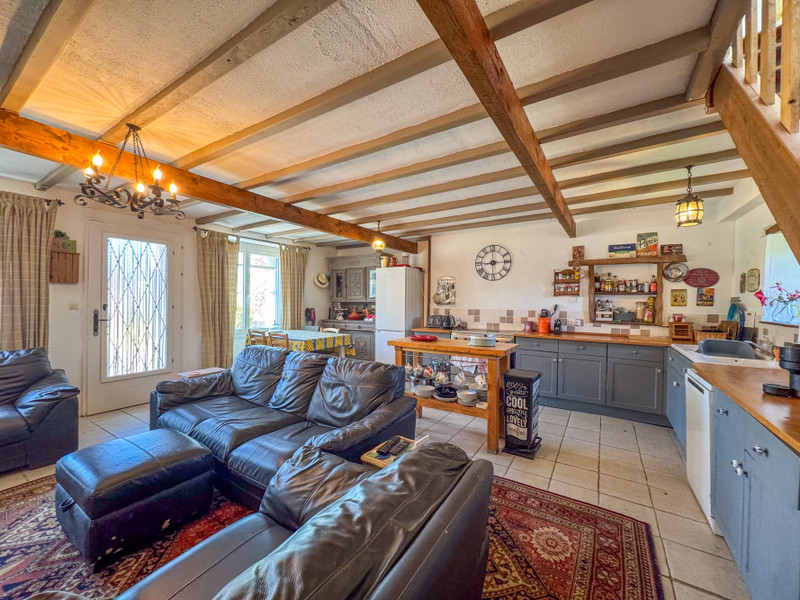 French property for sale in Vernoux-en-Gâtine, Deux-Sèvres - €56,600 - photo 2