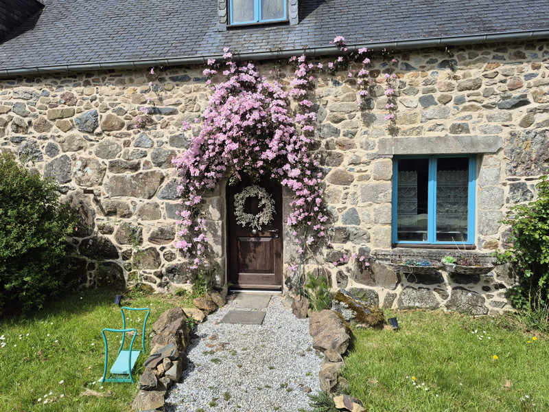 French property for sale in Lohuec, Côtes-d'Armor - €399,000 - photo 2