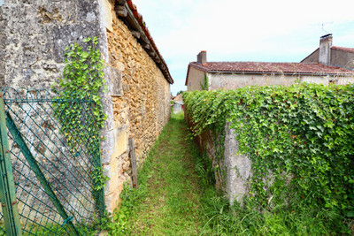 French property for sale in Montbron, Charente - €93,500 - photo 14