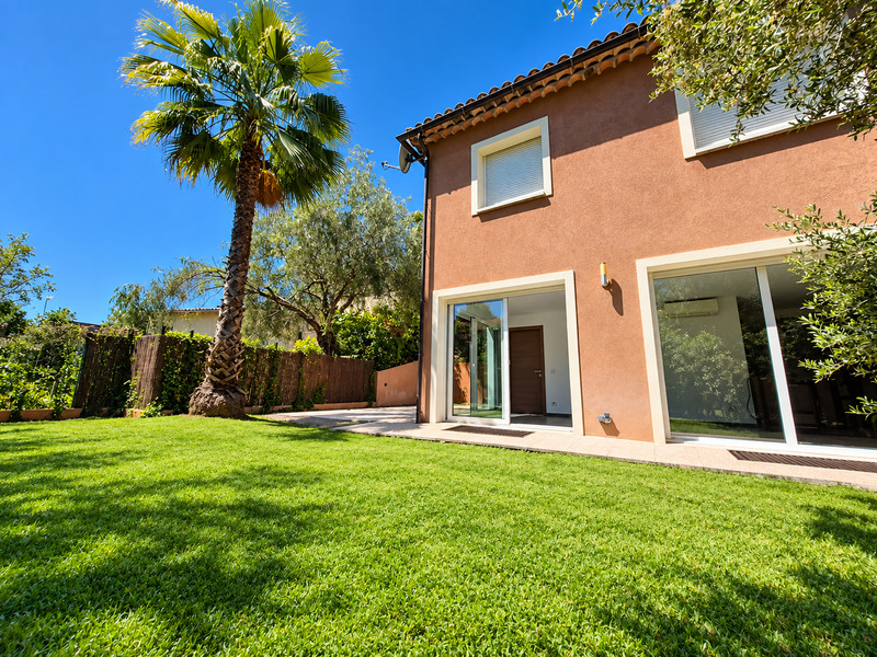 French property for sale in Antibes, Alpes-Maritimes - €1,090,000 - photo 0