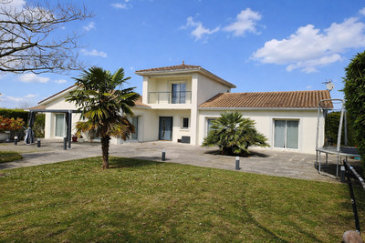 French property for sale in Puymoyen, Charente - €475,000 - photo 1
