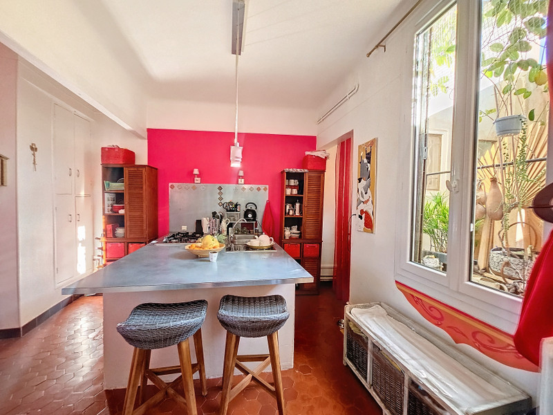 French property for sale in Avignon, Vaucluse - €250,000 - photo 2
