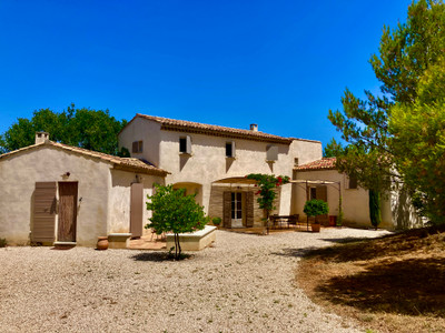 Provence, Valensole. Beautiful house (app. 170 m²) with splendid views and a large garden of 15.000 m².