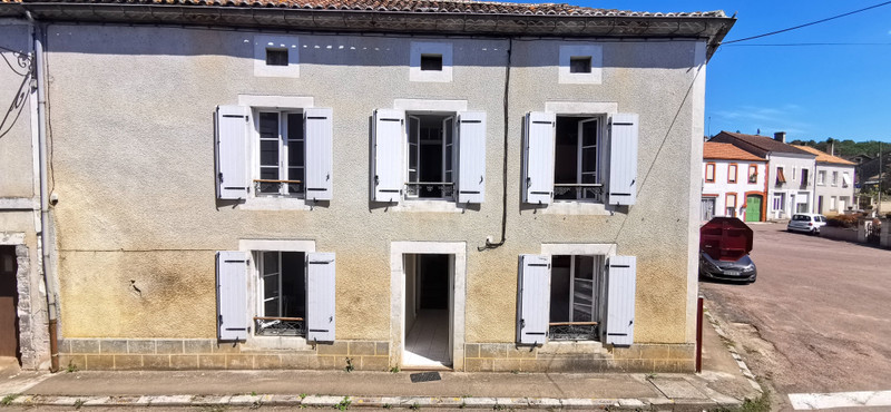 Maison à vendre à JAVERLHAC ET LA CHAPELLE ST ROBERT, Dordogne - 56.600 € - photo 1